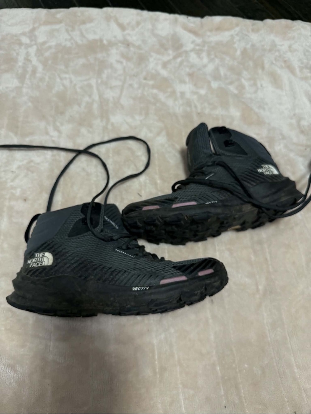 The North Face Womens Vectiv Fastpack Mid FUTURELIGHT, Black Womens 7